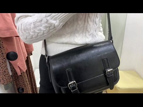 ❤️ Фитинг бөлмөсүндө жаш канчык FeralBerryди дилдо менен коомдук мастурбациялоо ❤️❌ Секс видео боюнча порно ky.pornsexer.ru ❤